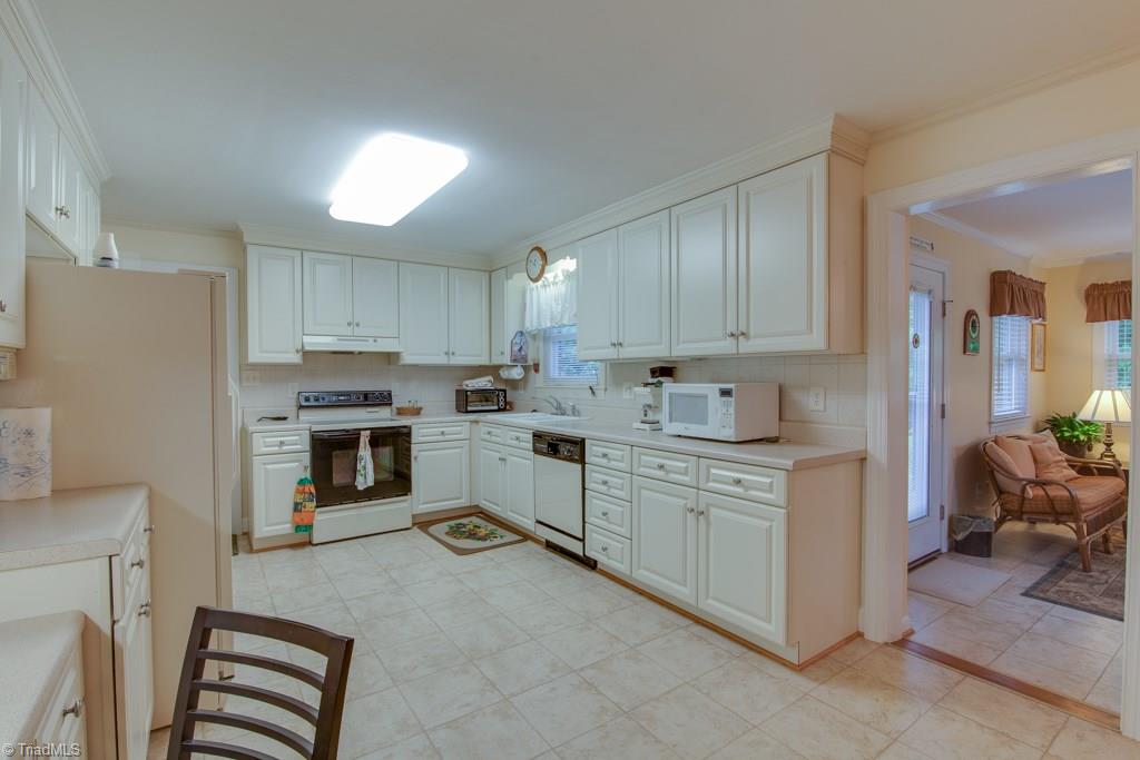 1401 Capri Road Southwest Winston-Salem, NC 27103 - Photo 8 of 23 Gallery Image 8