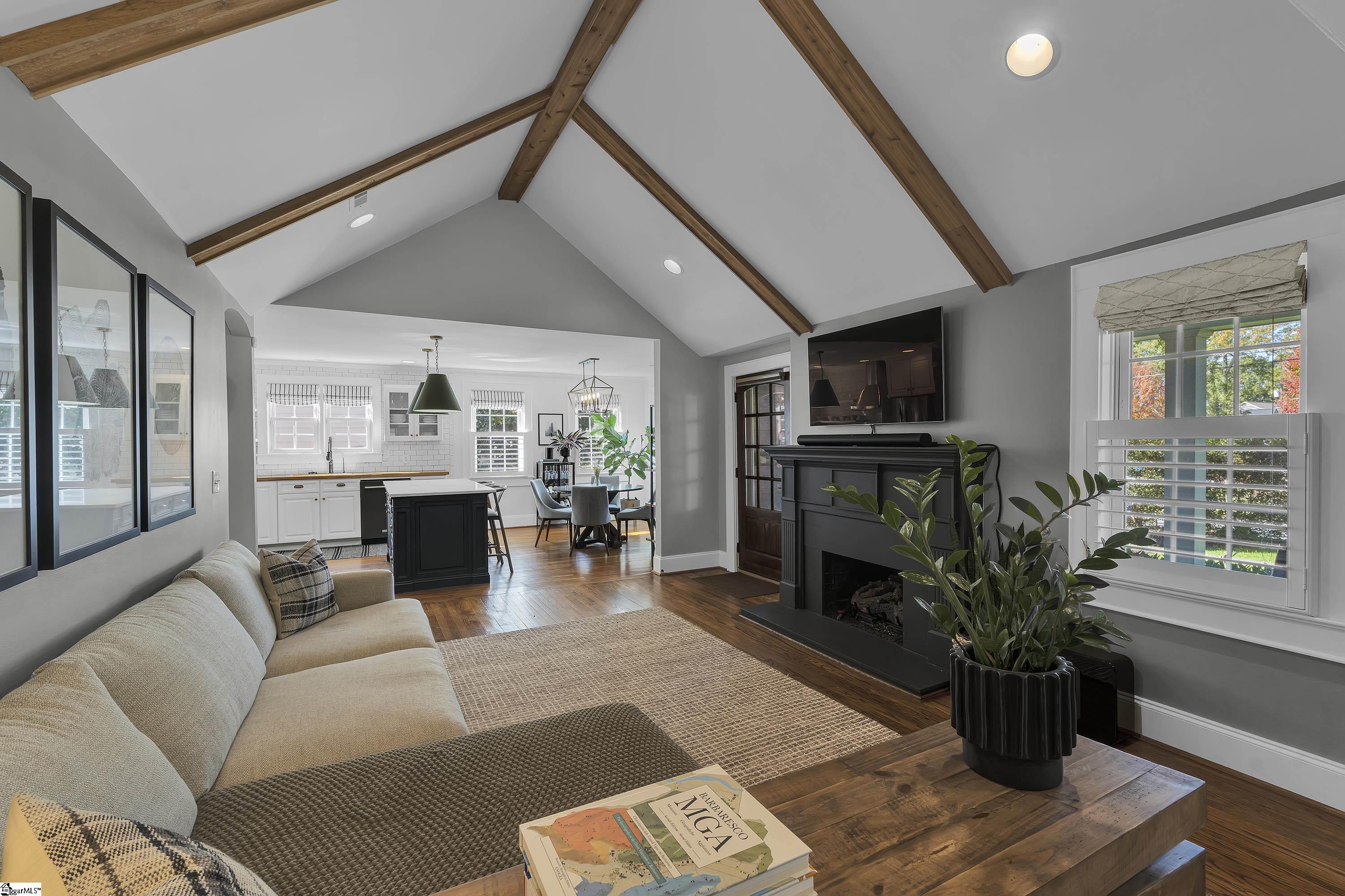 21 Phillips Lane Greenville, SC 29605 - Photo 2 of 33