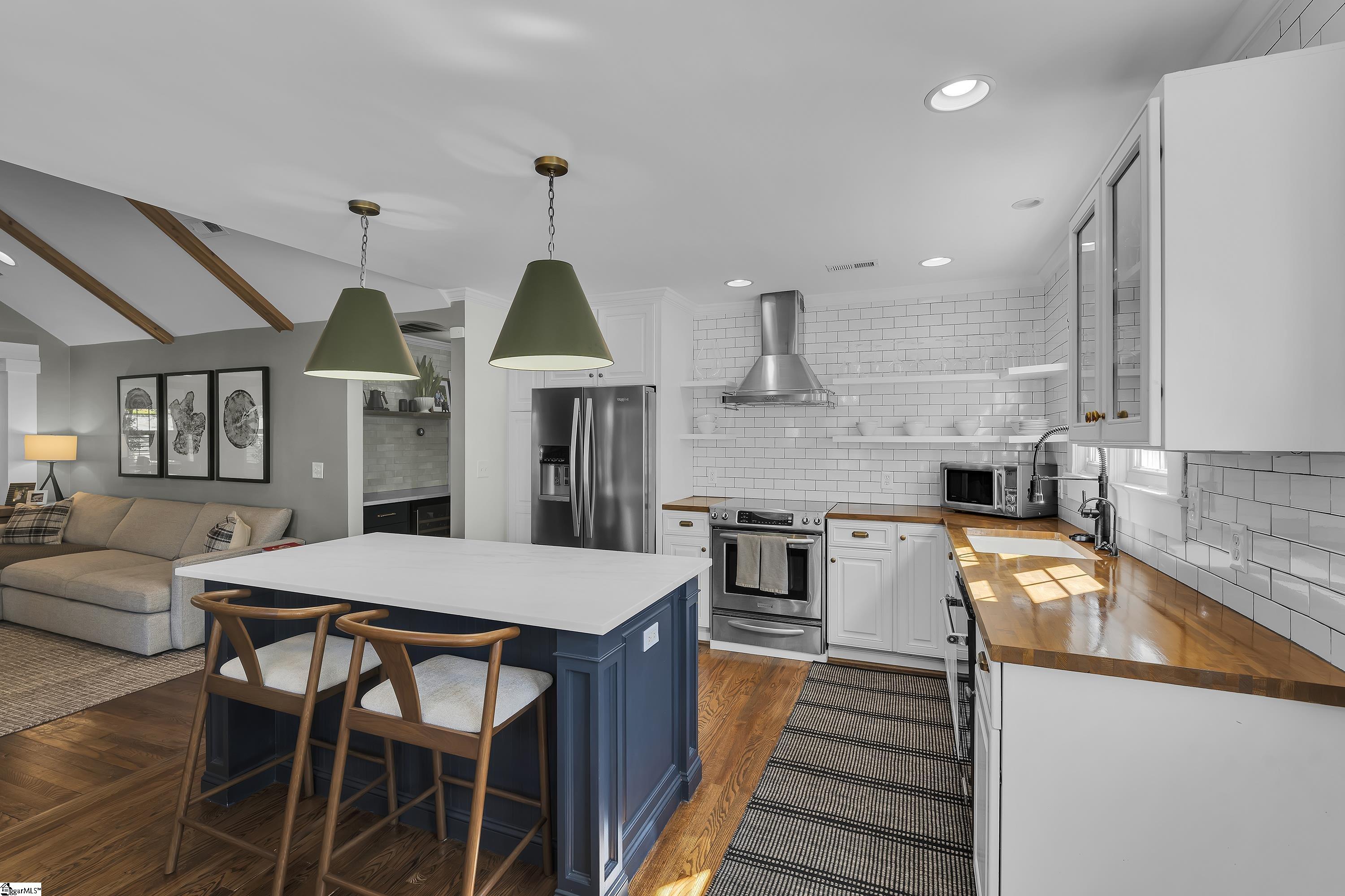 21 Phillips Lane Greenville, SC 29605 - Photo 3 of 33