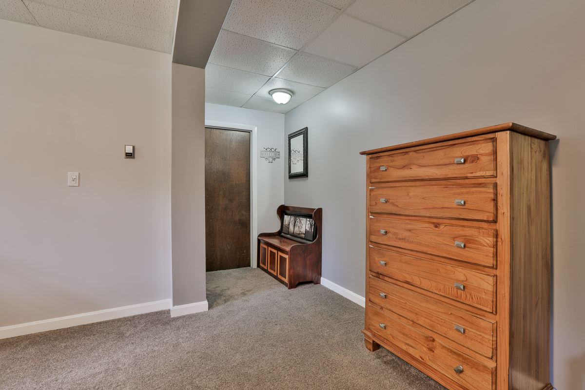 70 Pine Island Road Manchester, NH 03103 - Photo 15 of 15