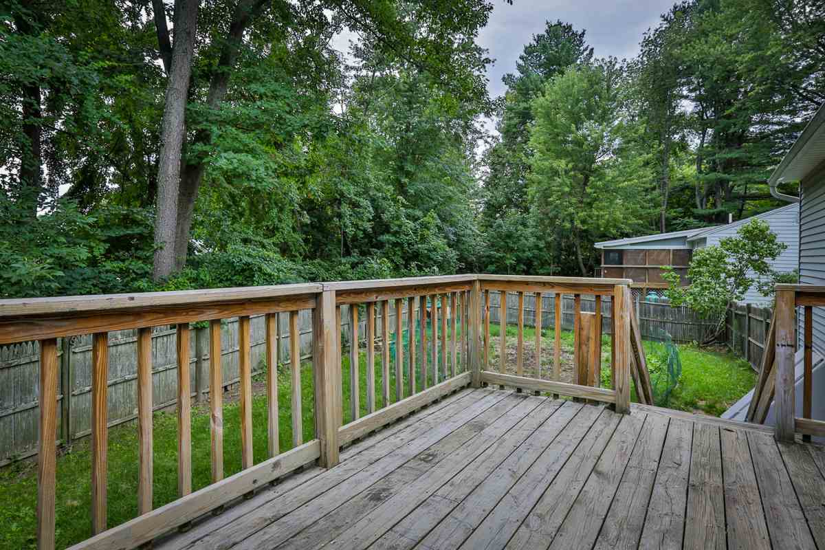70 Pine Island Road Manchester, NH 03103 - Photo 4 of 15