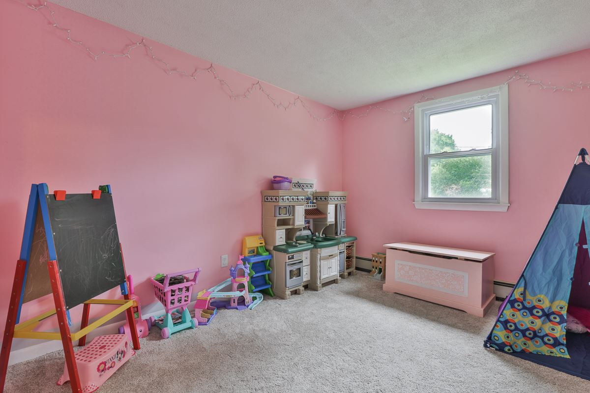 70 Pine Island Road Manchester, NH 03103 - Photo 10 of 15