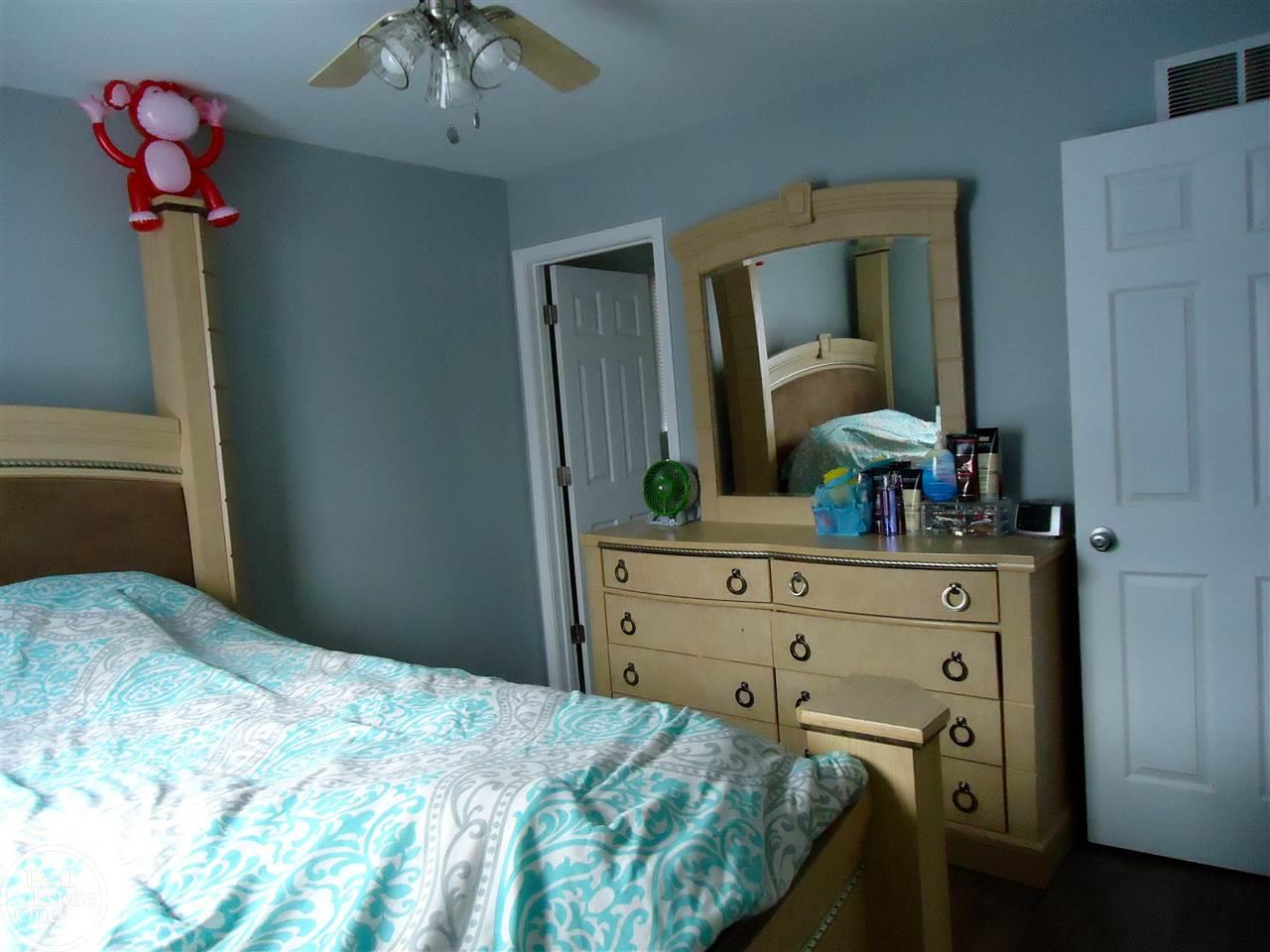 32230 Ruehle Avenue Warren, MI 48093 - Photo 10 of 34 Master bedroom