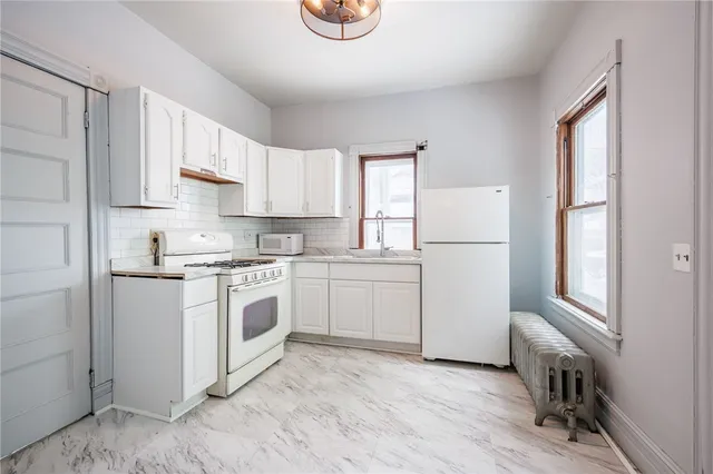 $1,800 | 500 Oxford Street, Unit 1, Rochester, NY 14607