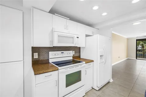 a view of a big room with wooden floor and closet in a room