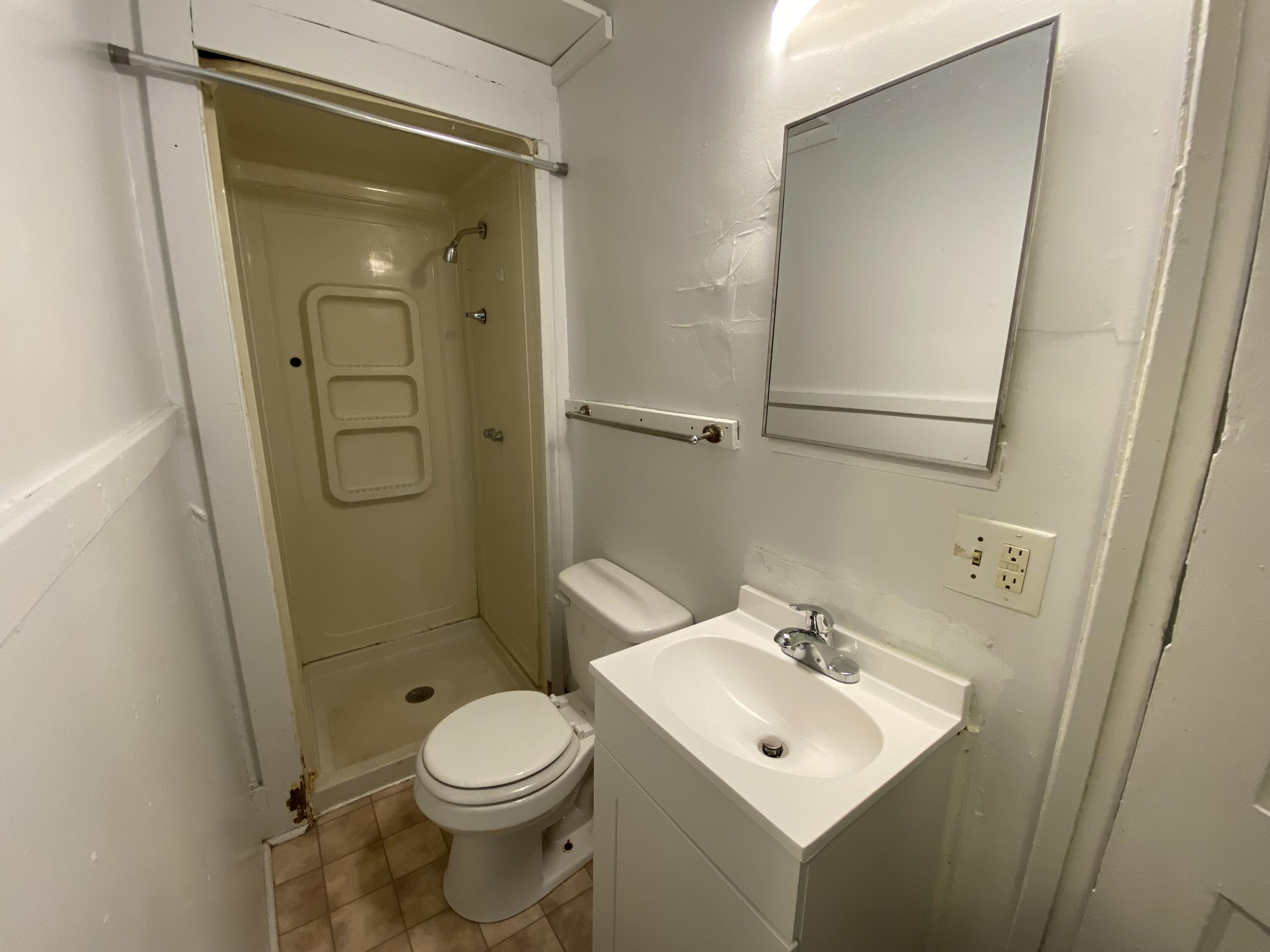 415 Davis Street Kalamazoo, MI 49007 - Photo 13 of 27 Photo Jan 12 2023, 11 21 48 AM