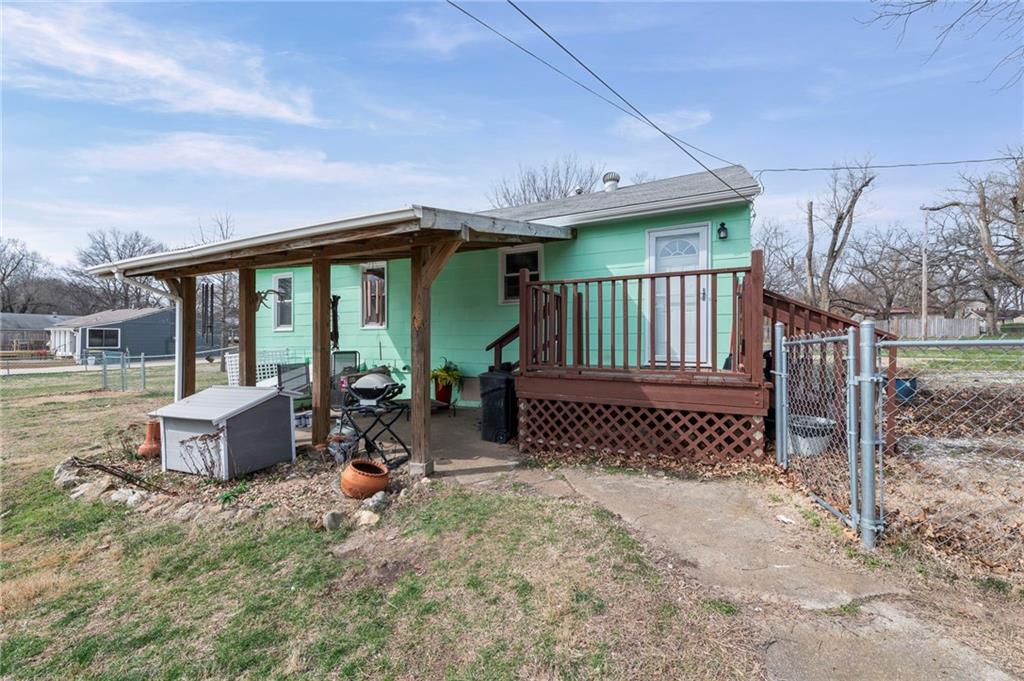 108 North Madison Street Spring Hill, KS 66083 - Photo 22 of 25