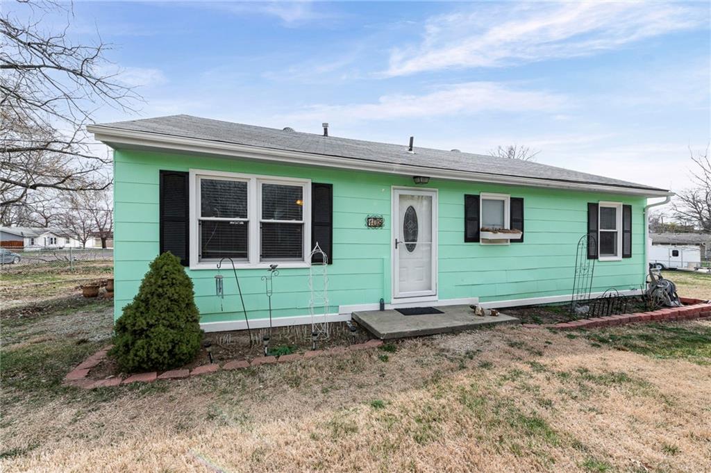 108 North Madison Street Spring Hill, KS 66083 - Photo 3 of 25