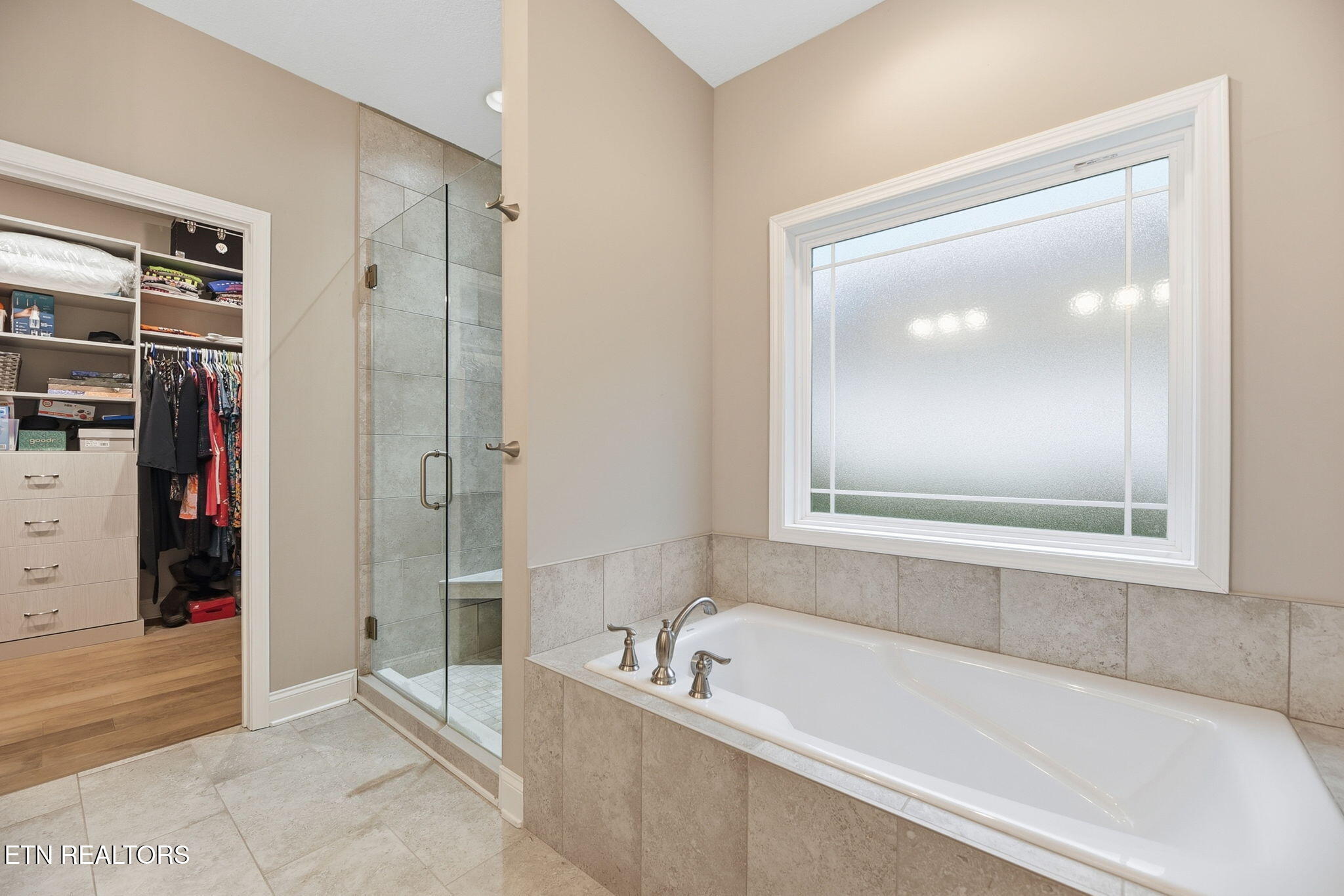137 Black Oak Road Oak Ridge, TN 37830 - Photo 20 of 51 masterbath2