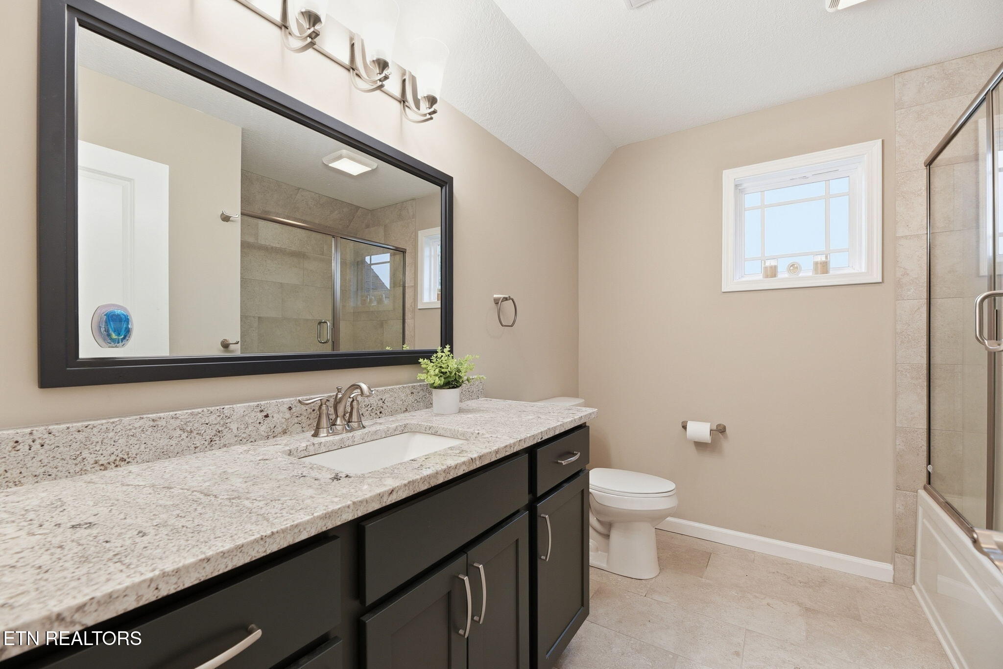 137 Black Oak Road Oak Ridge, TN 37830 - Photo 33 of 51 unpstairbath