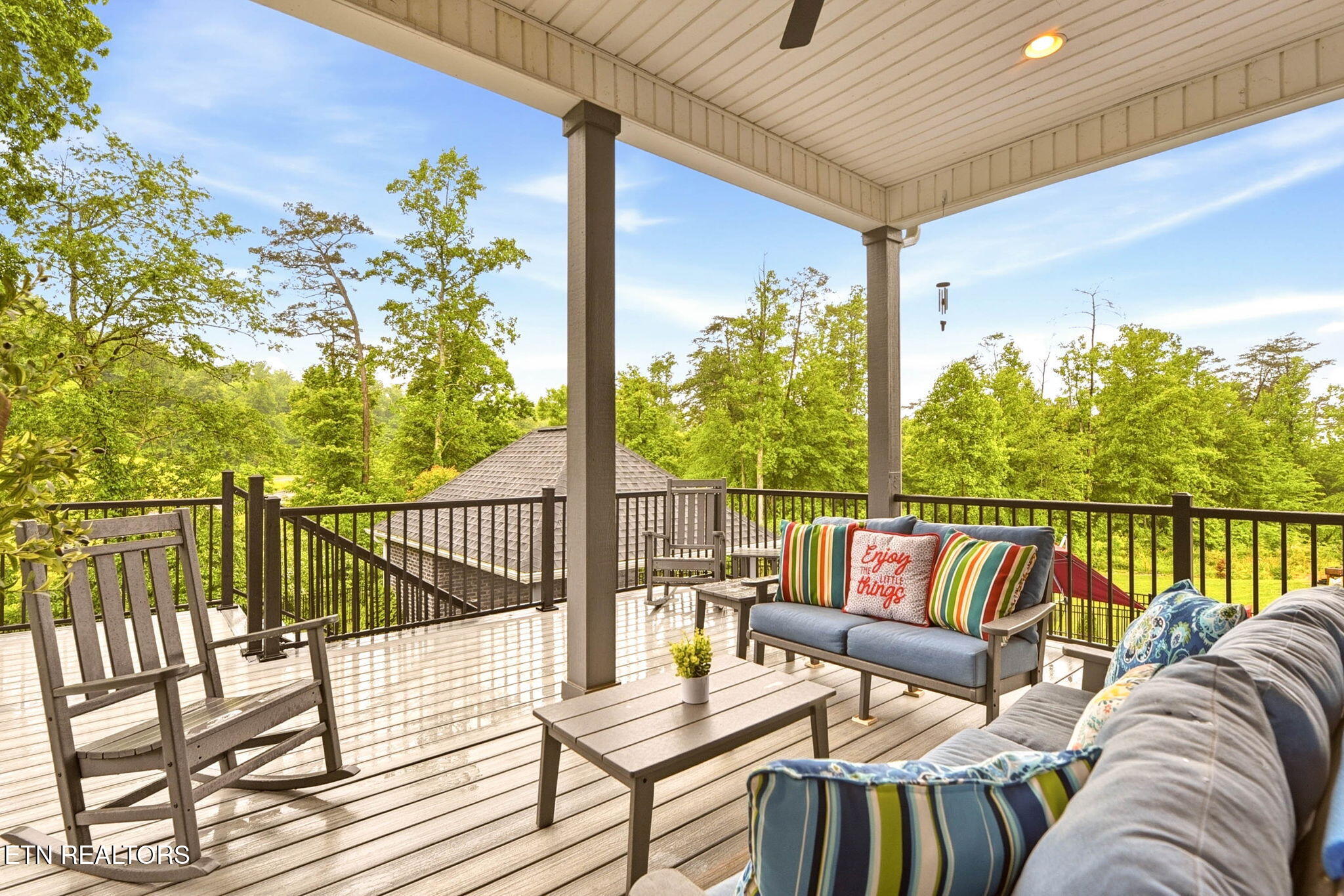 137 Black Oak Road Oak Ridge, TN 37830 - Photo 39 of 51 backporch1