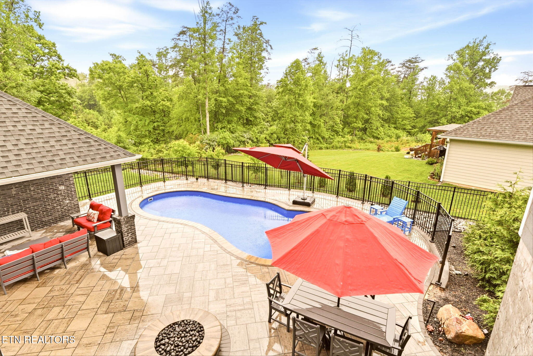 137 Black Oak Road Oak Ridge, TN 37830 - Photo 4 of 51 pooldaylight4