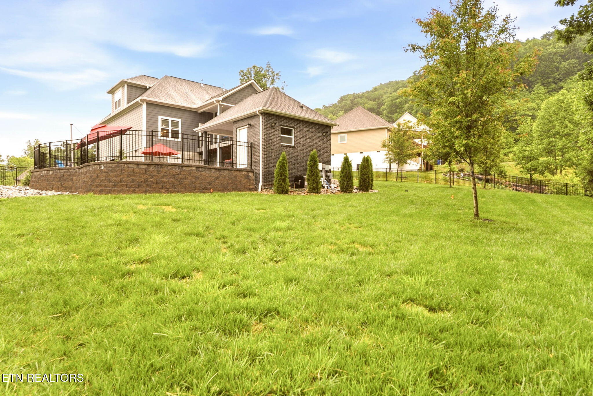 137 Black Oak Road Oak Ridge, TN 37830 - Photo 48 of 51 yard)
