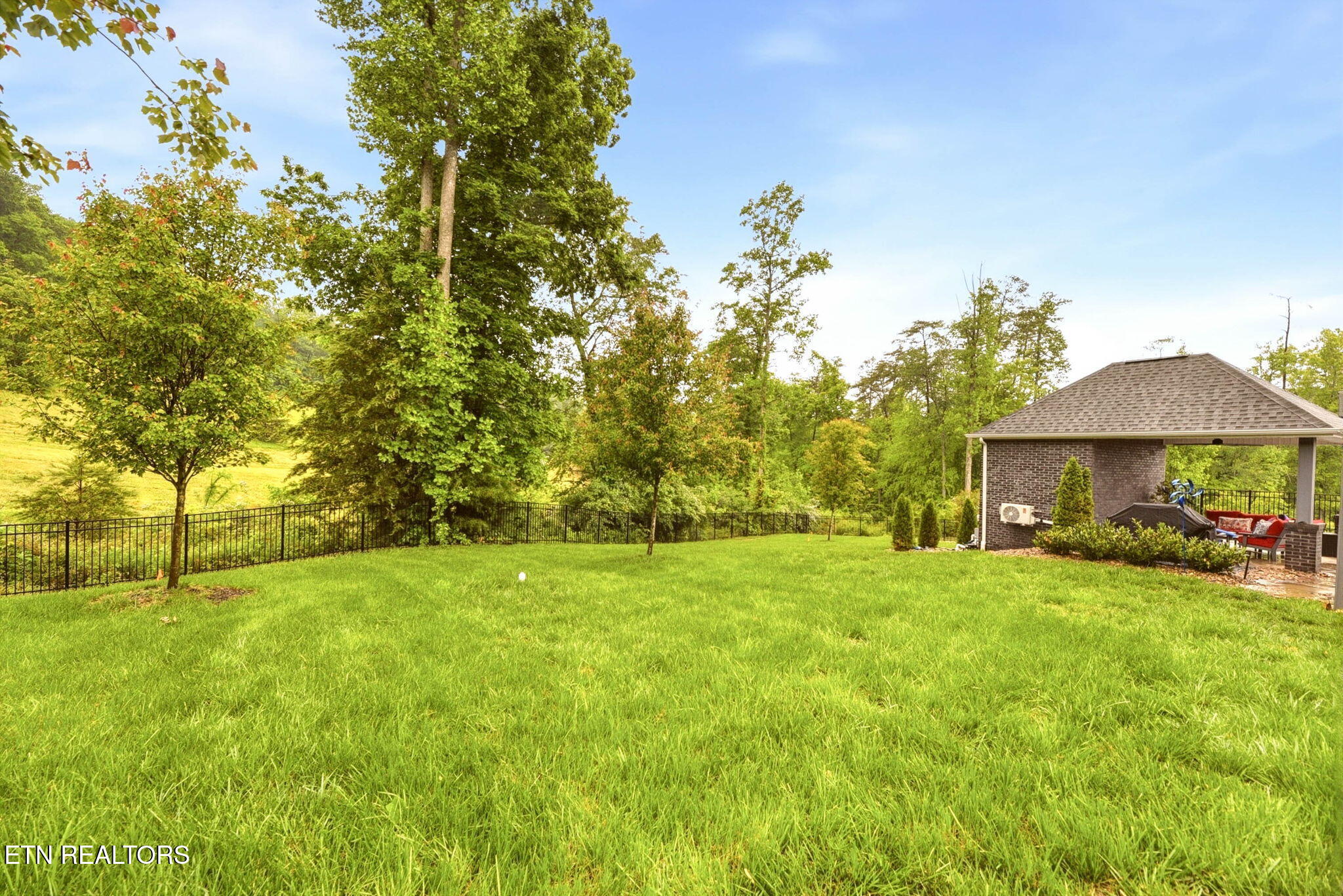 137 Black Oak Road Oak Ridge, TN 37830 - Photo 50 of 51 yard3