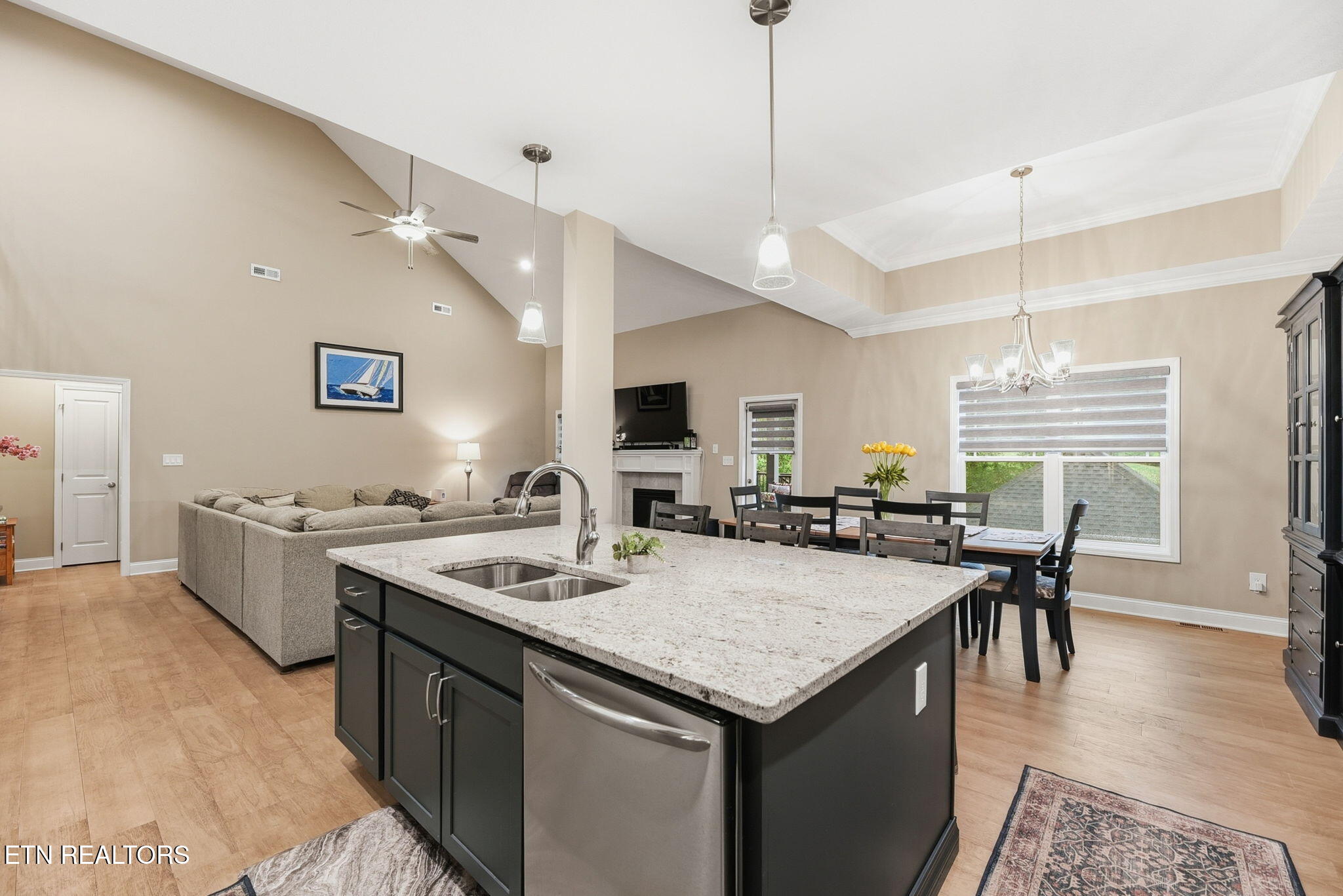 137 Black Oak Road Oak Ridge, TN 37830 - Photo 10 of 51 kitchen:living