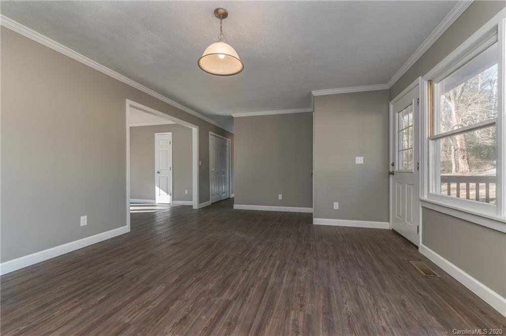 1352 Howard Gap Loop Road Flat Rock, NC 28731 - Photo 12 of 32 Gallery Image 12