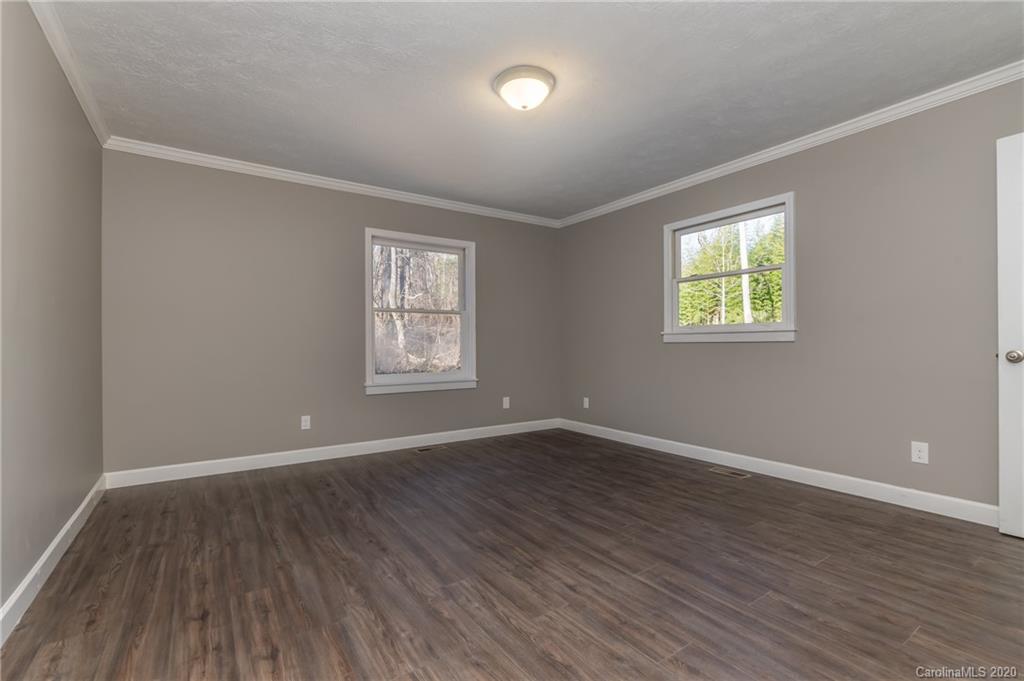 1352 Howard Gap Loop Road Flat Rock, NC 28731 - Photo 26 of 32 Gallery Image 26
