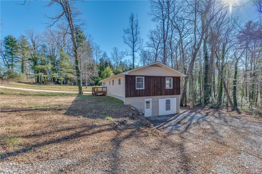 1352 Howard Gap Loop Road Flat Rock, NC 28731 - Photo 5 of 32 Gallery Image 5