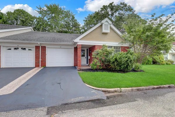 $549,900 | 29 Glen Drive, Ridge, NY 11961