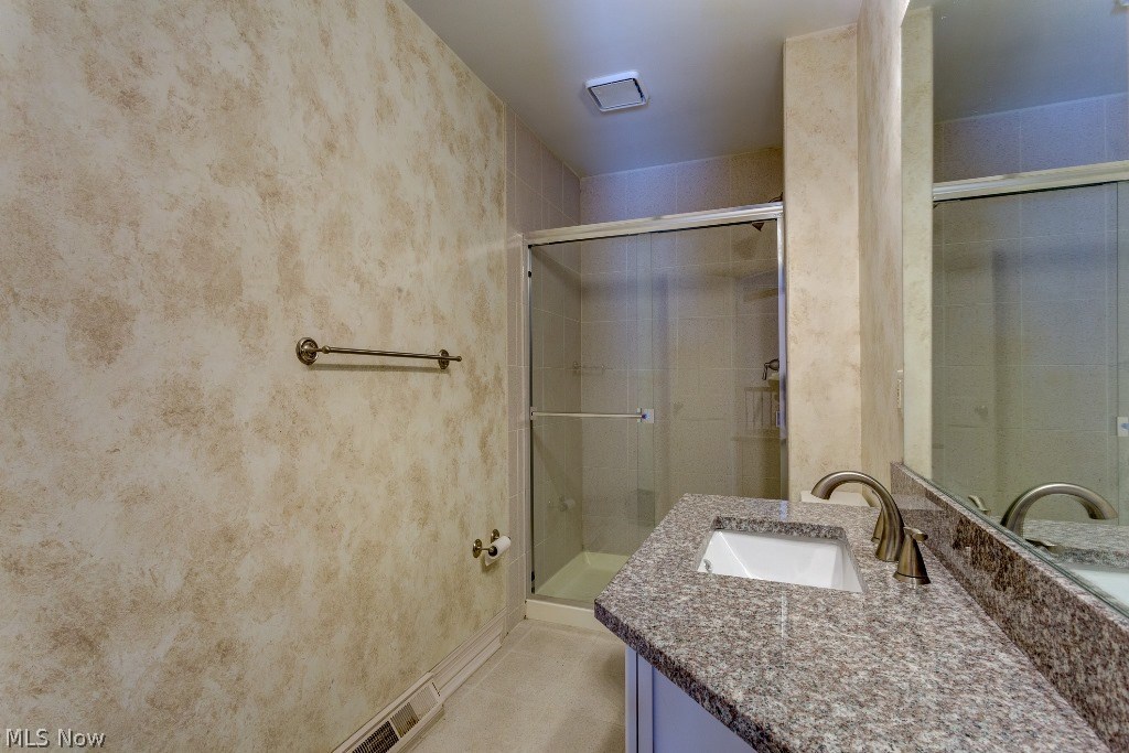 5571 High Point Road Solon, OH 44139 - Photo 25 of 34 Nicely updated full bath on the second floor