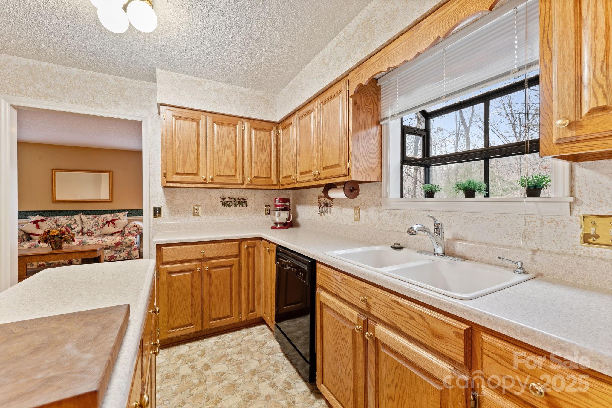 184 Trimont Mountain Road Franklin, NC 28734 - Photo 10 of 41