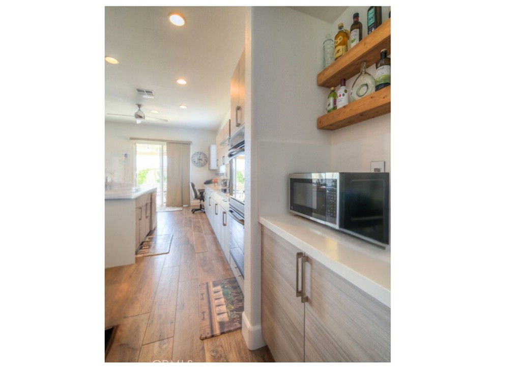 44967 Dolce Street Temecula, CA 92592 - Photo 11 of 30 Butlers Pantry