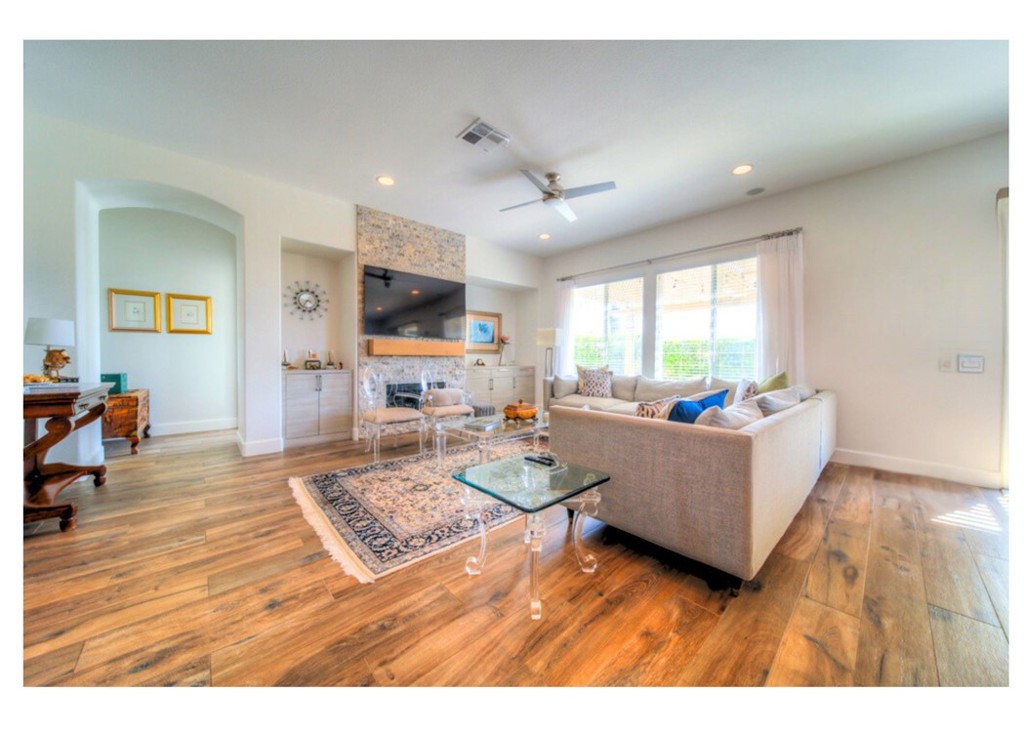 44967 Dolce Street Temecula, CA 92592 - Photo 13 of 30 Family Room