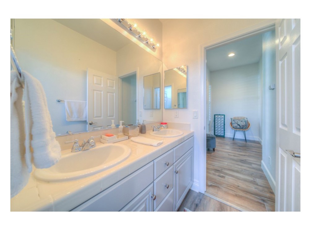 44967 Dolce Street Temecula, CA 92592 - Photo 23 of 30 Full Bathroom