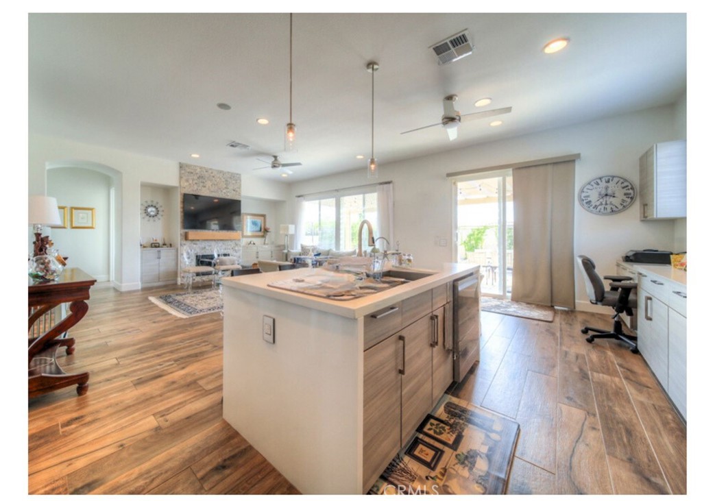 44967 Dolce Street Temecula, CA 92592 - Photo 9 of 30 Beautiful Upgraded Kitchen