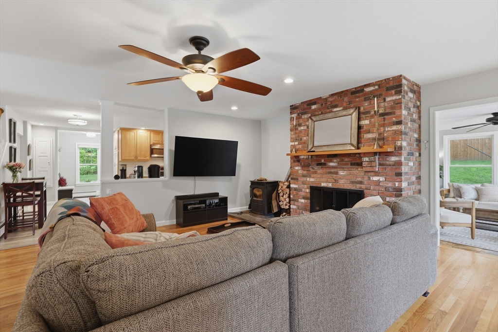 28 Modoc Street Worcester, MA 01604 - Photo 4 of 42