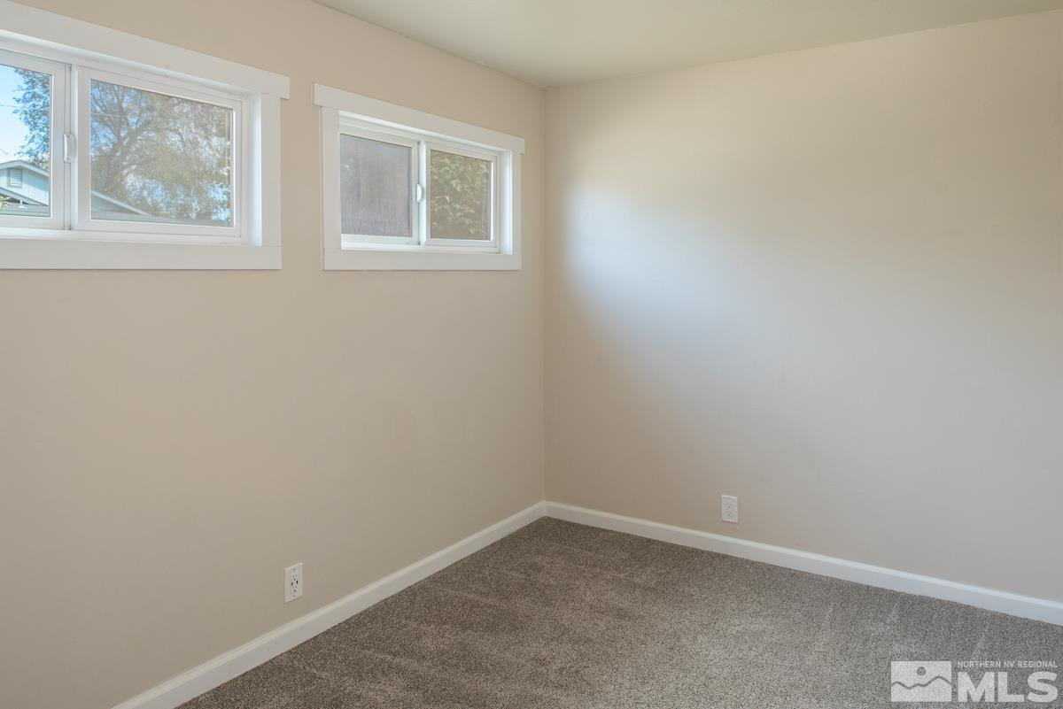 624 Thoma Street Reno, NV 89502 - Photo 12 of 40 an empty room with windows