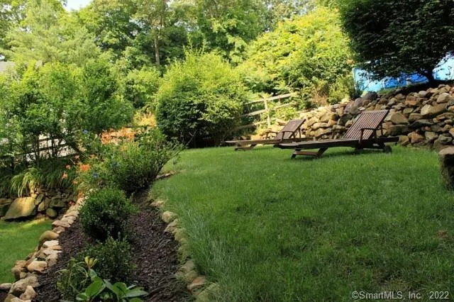 a view of an outdoor space