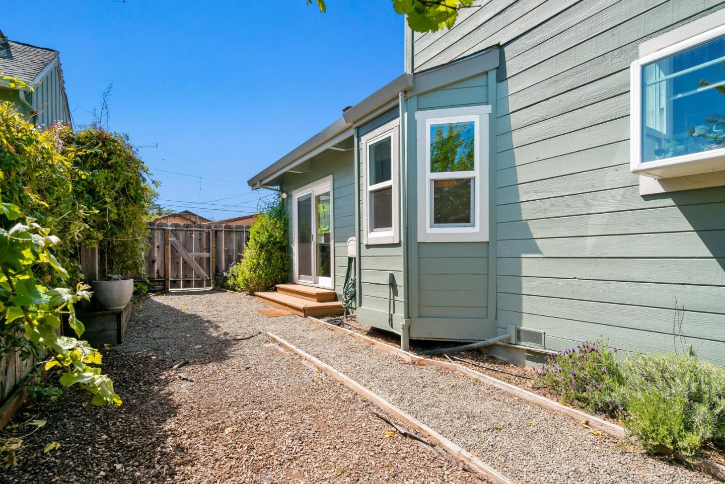620 Sumner Street Santa Cruz, CA 95062 - Photo 29 of 45 a front view of a house with garden