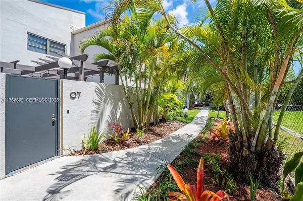 $4,000 | 4702 Southwest 67th Avenue, Unit O7, Miami, FL 33155