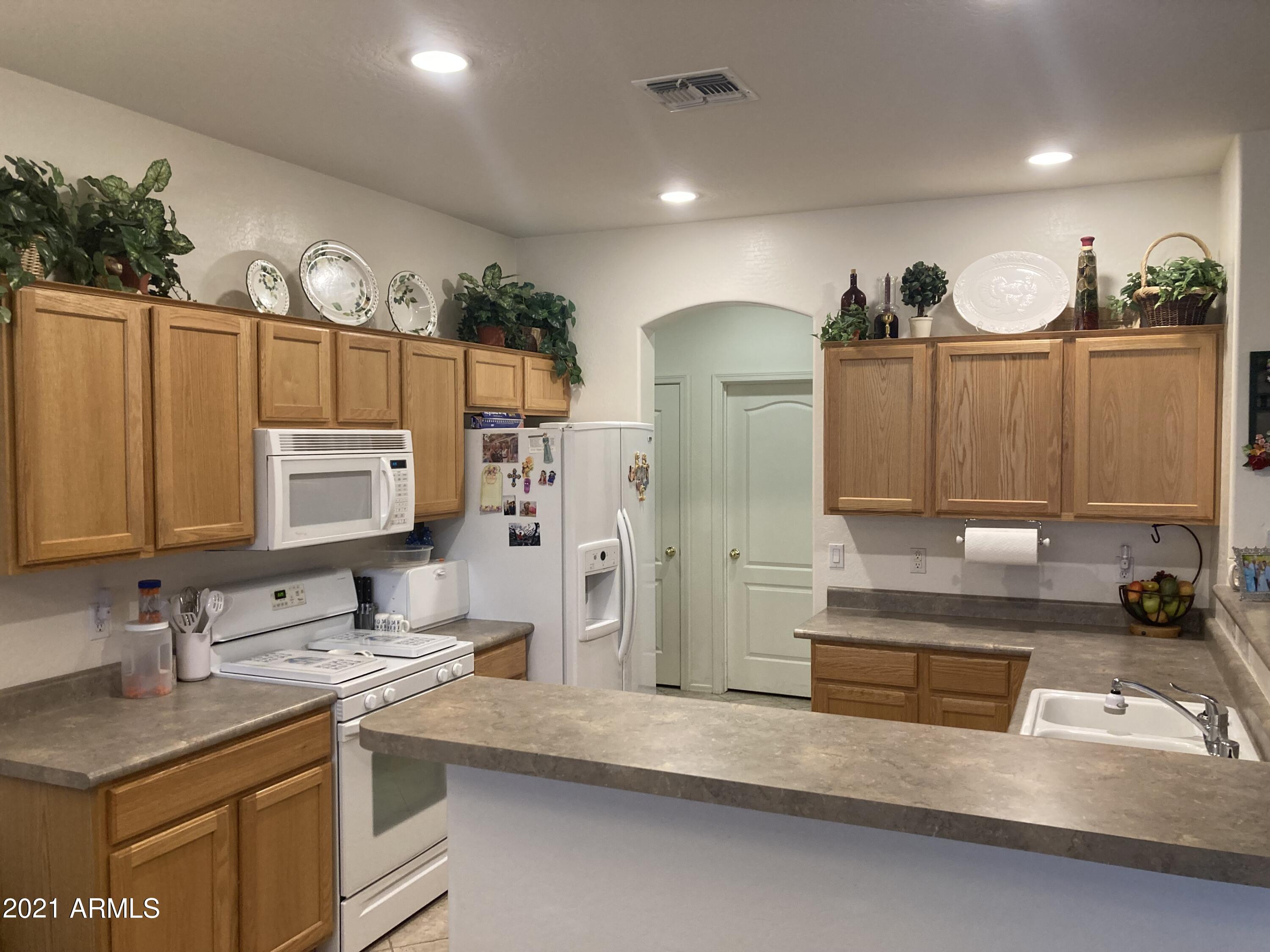 15958 West Hearn Road Surprise, AZ 85379 - Photo 6 of 21 Kitchen