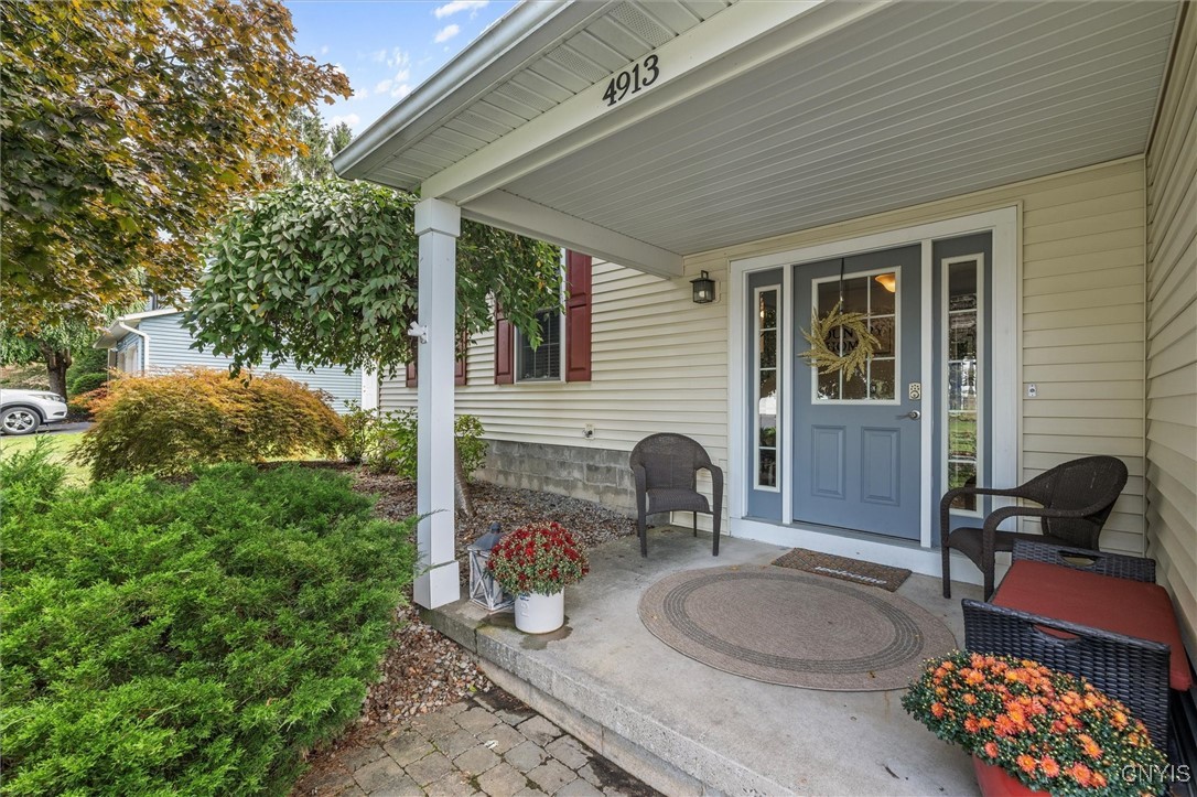 4913 Look Kinney Circle Liverpool, NY 13088 - Photo 3 of 48