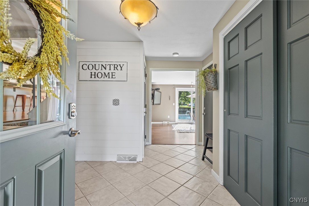 4913 Look Kinney Circle Liverpool, NY 13088 - Photo 5 of 48