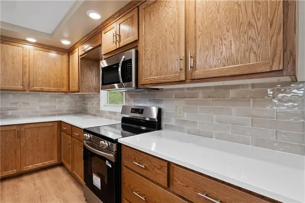 $495,000 | 730 East Cambridge Road, Belton, MO 64012