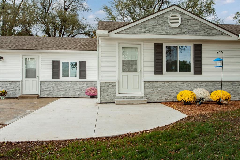 730 East Cambridge Road Belton, MO 64012 - Photo 3 of 42