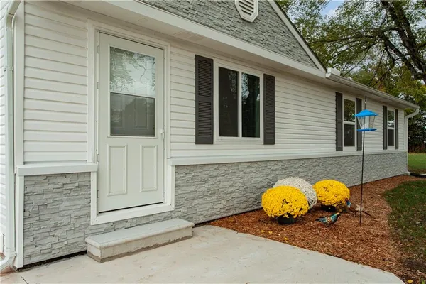 $495,000 | 730 East Cambridge Road, Belton, MO 64012