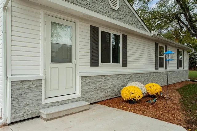 $550,000 | 730 East Cambridge Road, Belton, MO 64012