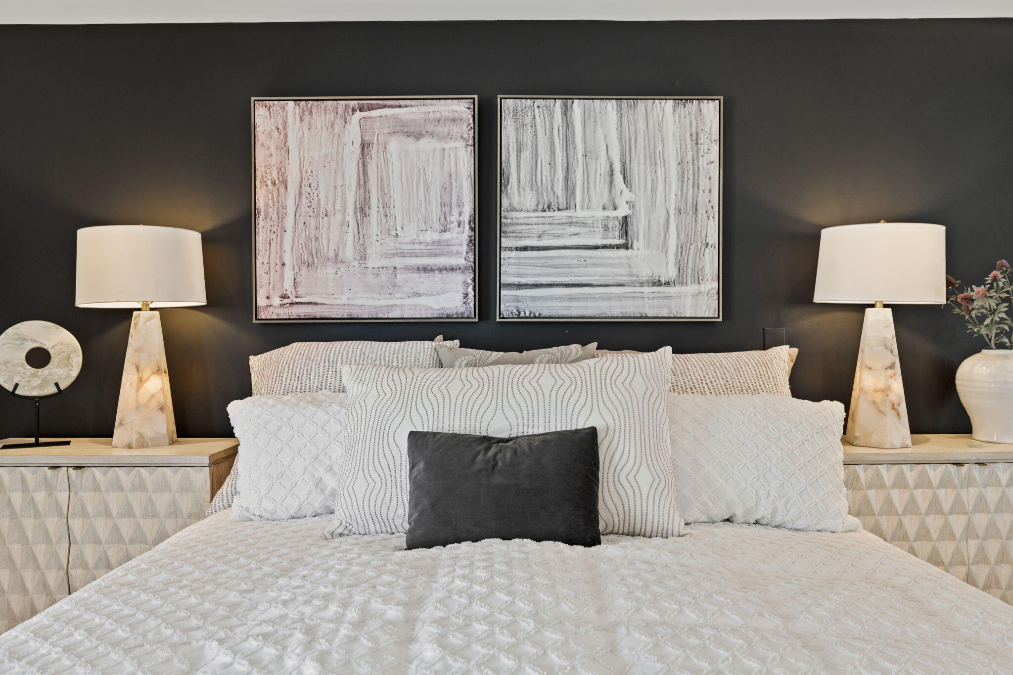 68175 Terrace Road Cathedral City, CA 92234 - Photo 41 of 53 a bedroom with a bed and a lamp