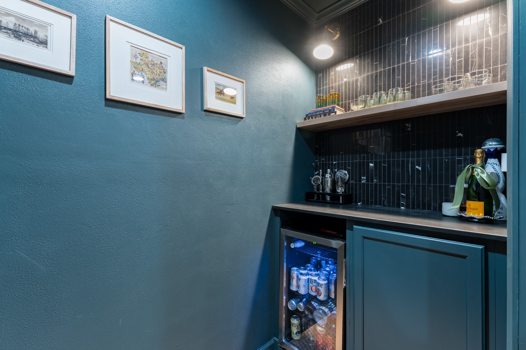 4610 Lido Lane Houston, TX 77092 - Photo 17 of 19 a room with closet