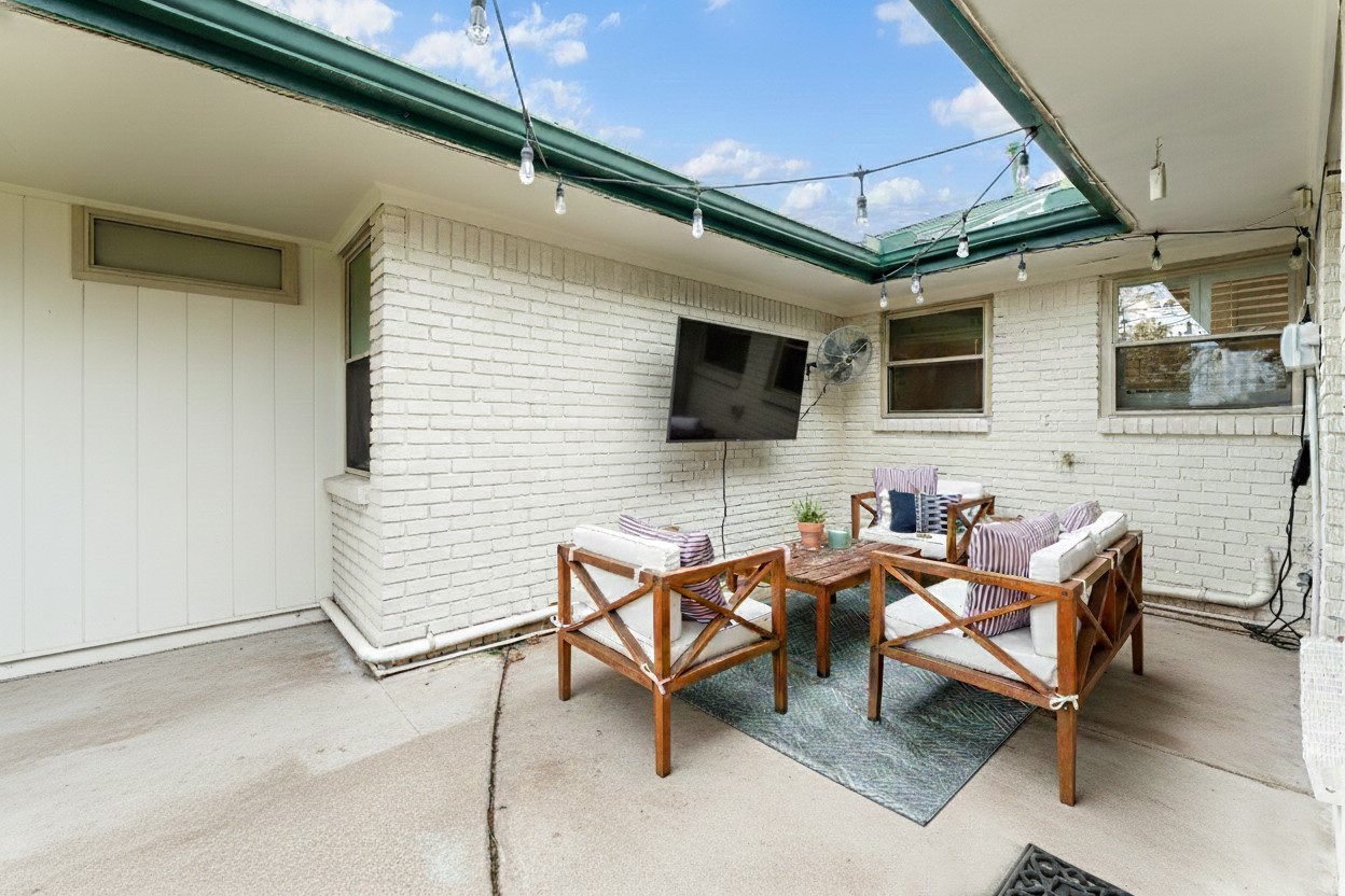 4610 Lido Lane Houston, TX 77092 - Photo 19 of 19 a outdoor living space with furniture