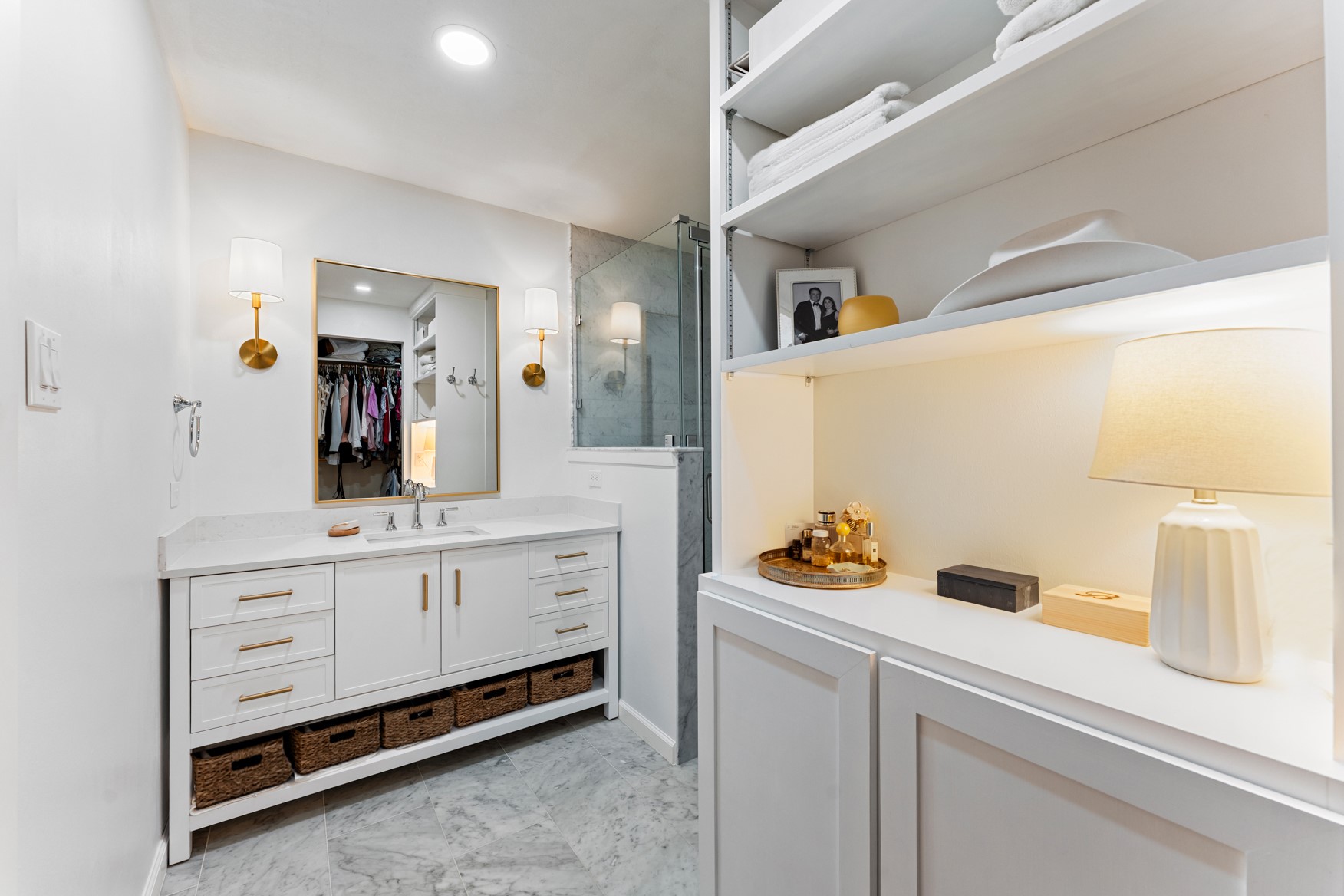 4610 Lido Lane Houston, TX 77092 - Photo 10 of 19 a bathroom with a sink and a mirror