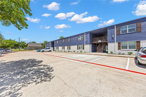 $925 | 4639 Williams Road, Unit 208, Benbrook, TX 76116
