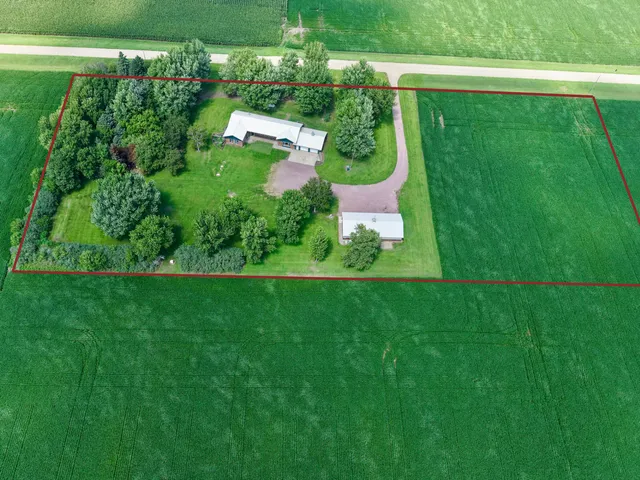 $379,900 | 46739 900th Street, Windom, MN 56101