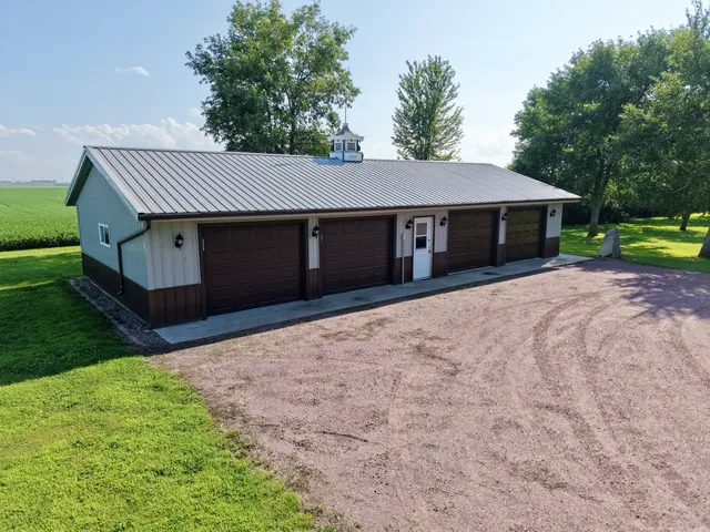$379,900 | 46739 900th Street, Windom, MN 56101