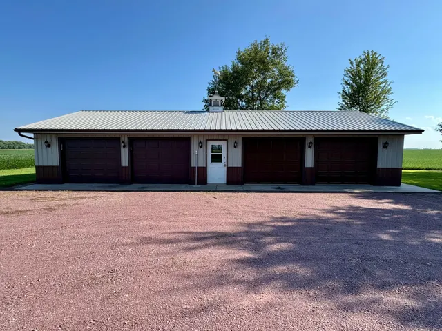 $379,900 | 46739 900th Street, Windom, MN 56101