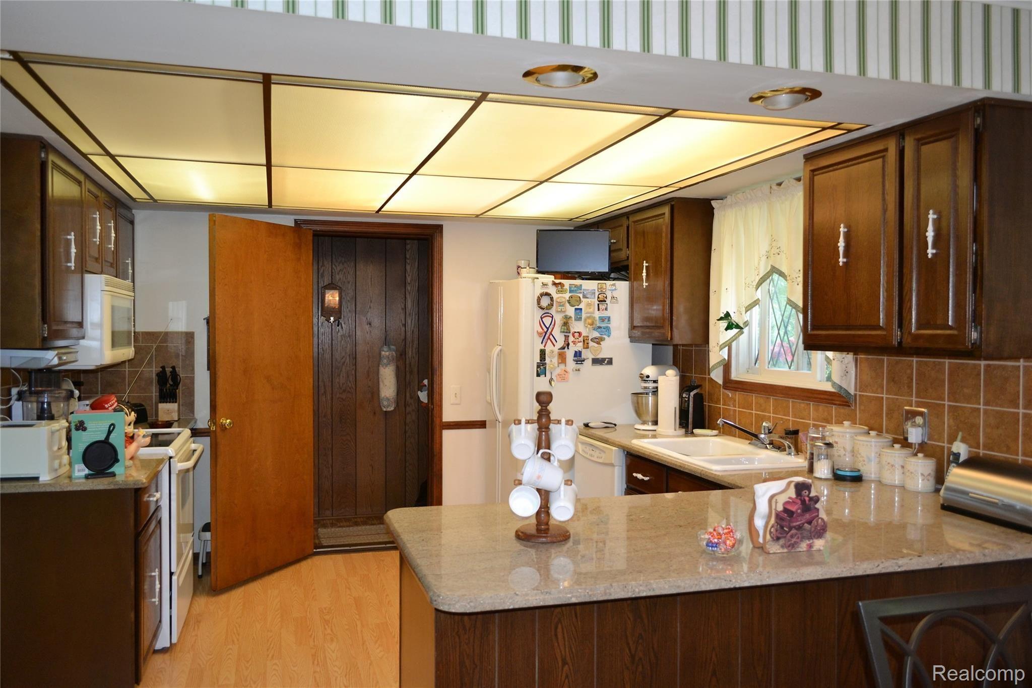 10901 Culver Road Brighton, MI 48114 - Photo 5 of 57 DSC_0357.JPG